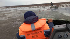 Спасатели на Ямале освободили застрявшую во льдах семью с пятью детьми